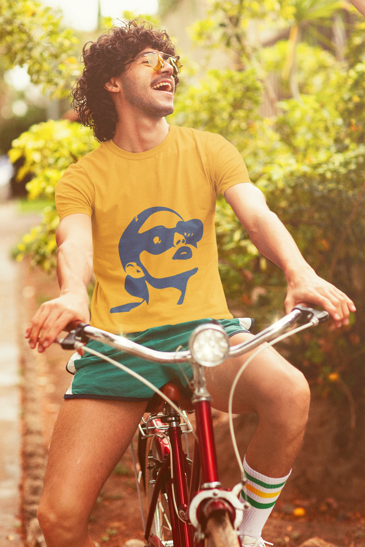 Retro Pop Art Sunglasses Face T-Shirt | Bold 60s 70s Vintage Cool Style | Gift for Art Lover Vintage Enthusiast | Groovy Statement Tee