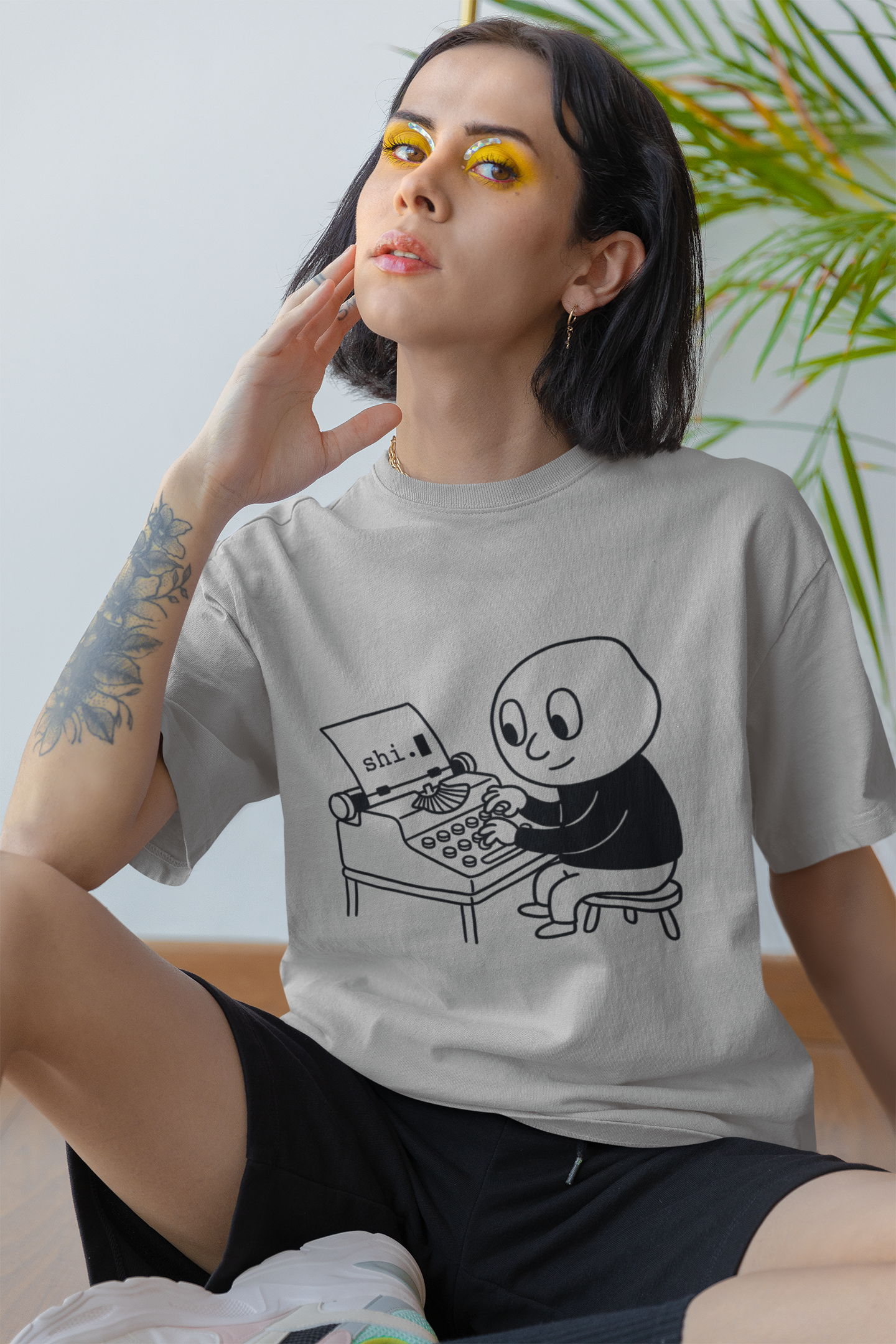 Smiley Cartoon Typist, T-Shirt | Retro Typewriter Player Tee